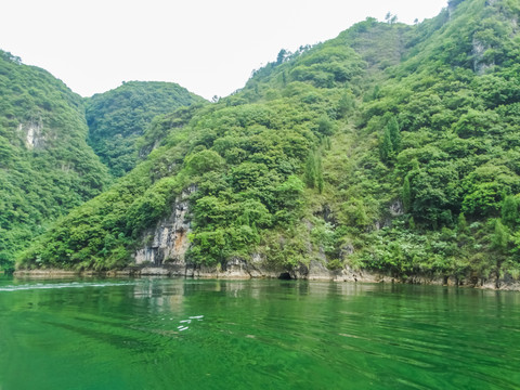 碧水河流