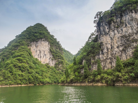 碧水河流