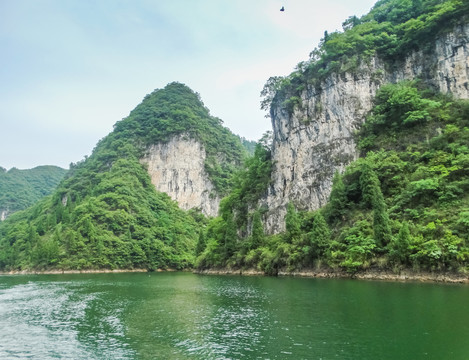 碧水河流