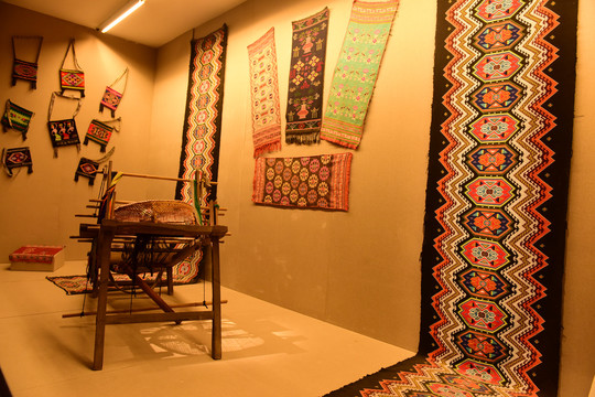 土家族传统手工织布机
