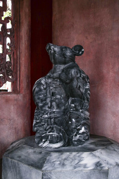 十二生肖鼠雕像