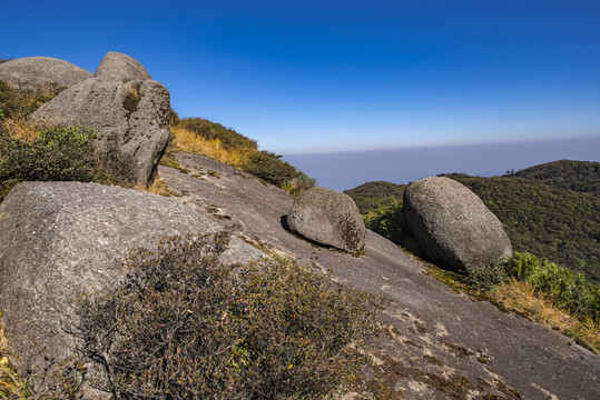 高山上的巨石