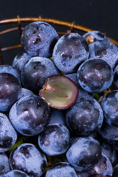 竖版葡萄粒切片水珠水果提子鲜果