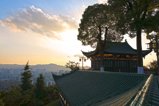 鸿恩寺公园琉璃瓦建筑