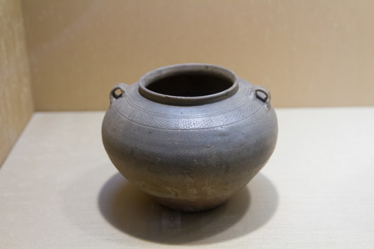 苏州博物馆六朝网纹双耳青瓷罐