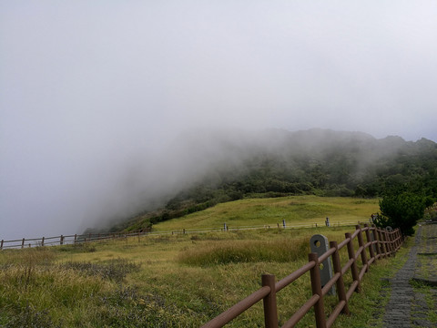 云霧繚繞的城山日出峰