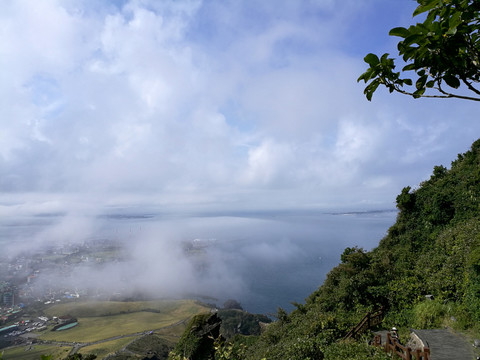 云霧繚繞的山海