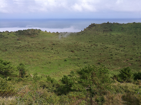 城山日出峰山坡草地