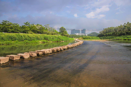 河中石墩