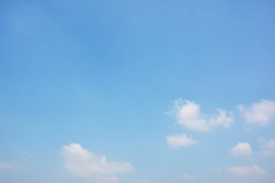 天空白云