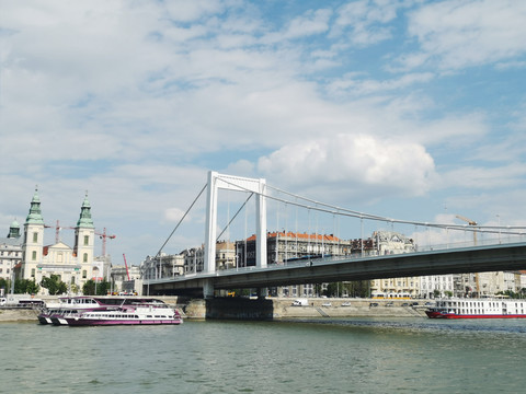 布达佩斯伊丽莎白桥
