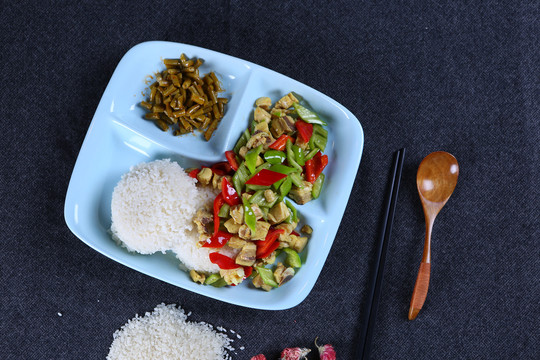 鸡肉炒辣椒饭