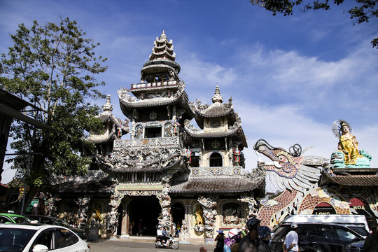 越南大叻灵福寺宝塔