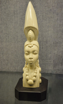 象牙雕刻妇女胸像