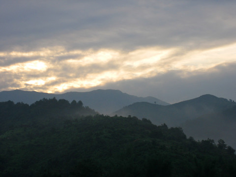 早晨云山