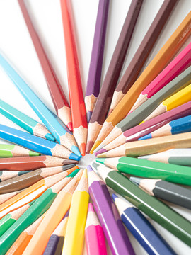 彩色绘画铅笔创意摆放图片