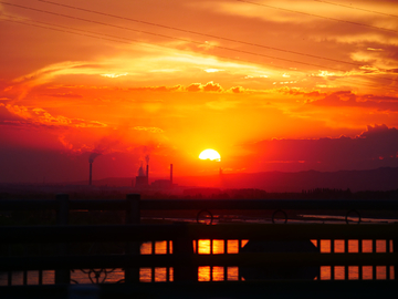 日落夕阳彩云间