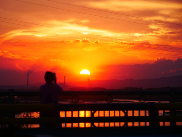 日落夕阳彩云间