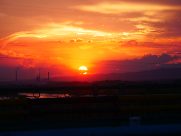 日落夕阳彩云间