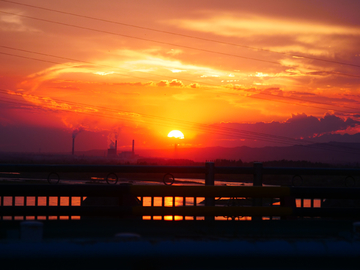 日落夕阳彩云间