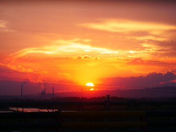 日落夕阳彩云间