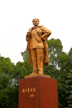 刘领袖铜像广场