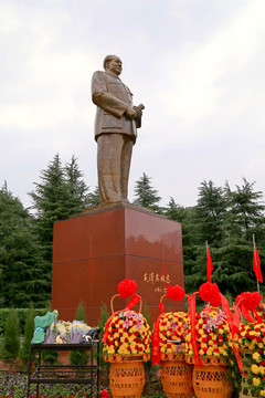 韶山毛领袖铜像