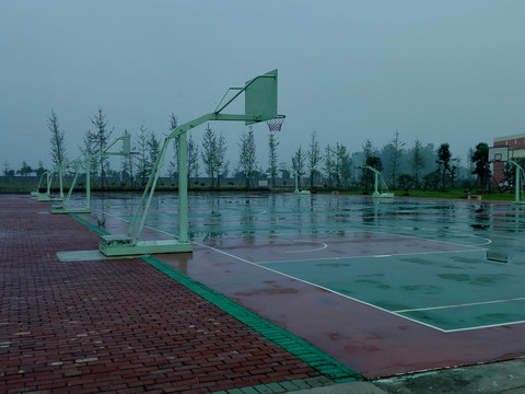 篮球场地