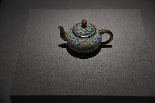 彩釉茶壶