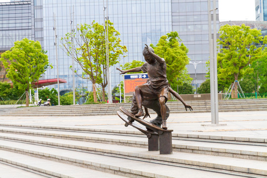 江苏苏州城市广场滑板雕塑