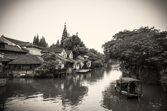 黑白水墨山水