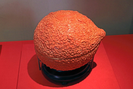 金胎珊瑚桃式盒