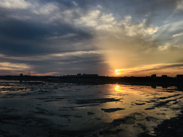 夕阳下的盐湖