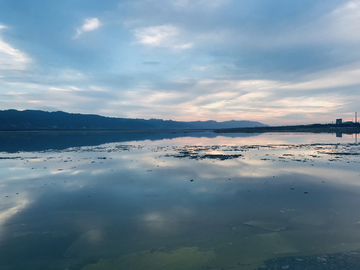 夕阳下的盐湖