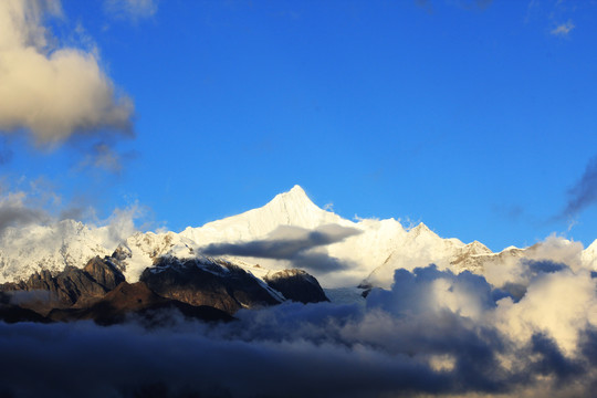 神圣雪山