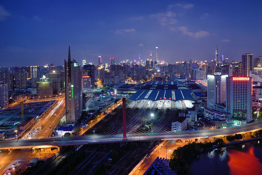 上海火车站城市风光夜景