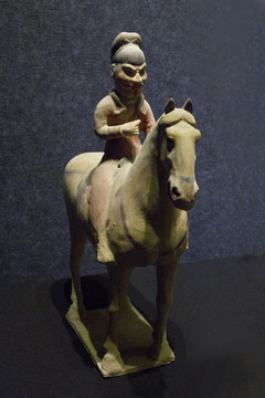 唐陶彩绘胡人骑马俑