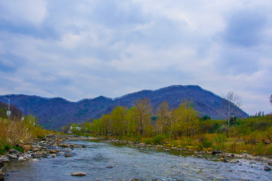 丹东宽甸青山沟河流与山