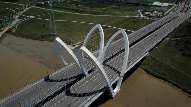 航拍西咸新区沣河大桥全景