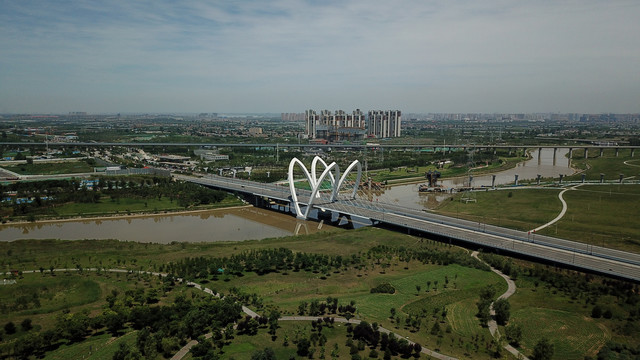 航拍西咸新区沣河大桥全景风貌