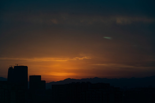 城市夕阳