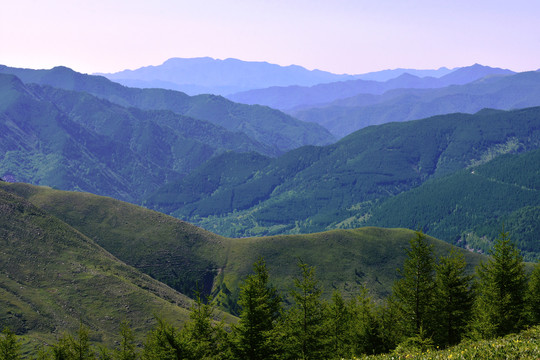 崇山峻岭