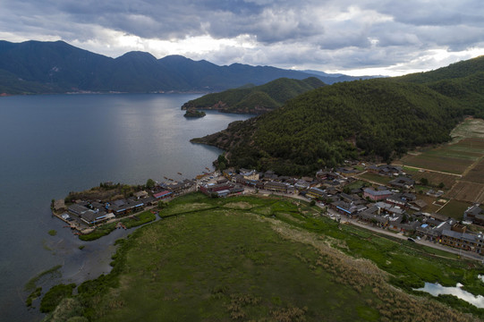 航拍云南泸沽湖旅游目的地风光