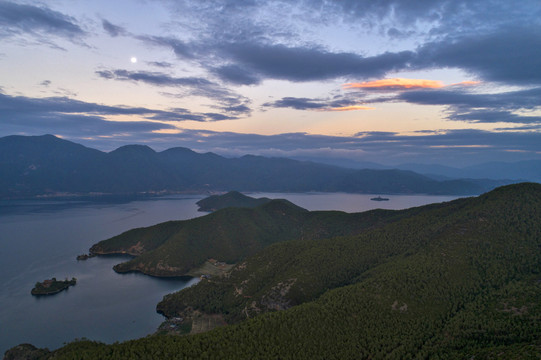 航拍云南泸沽湖旅游目的地风光