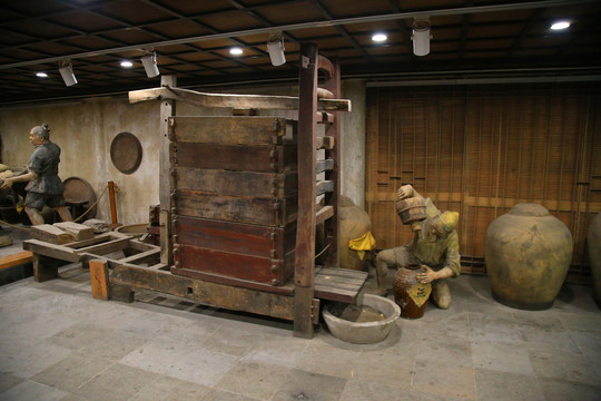 古代釀酒雕塑