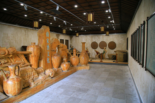 古代酿酒雕塑