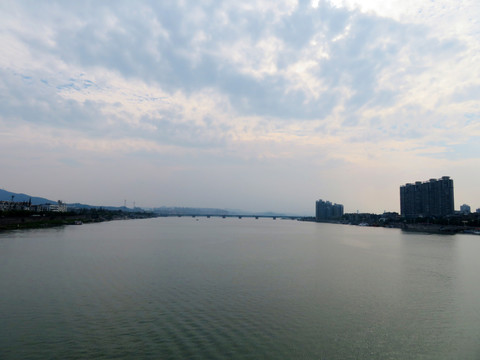 襄阳汉江两岸黄昏景色