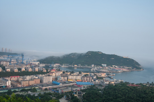 旅顺白玉山上平流雾