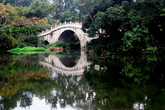 公园深圳东湖石拱桥