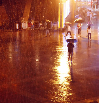 暴雨